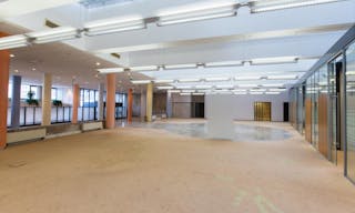 Unique Shop in Center - Image 6