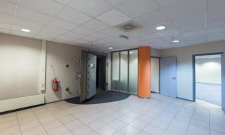 Unique Shop in Center - Image 7