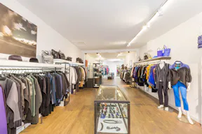 Elegant Retail Space in Centre - Image 0