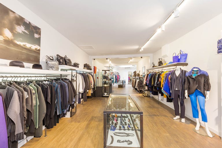 Elegant Retail Space in Centre - Image 0