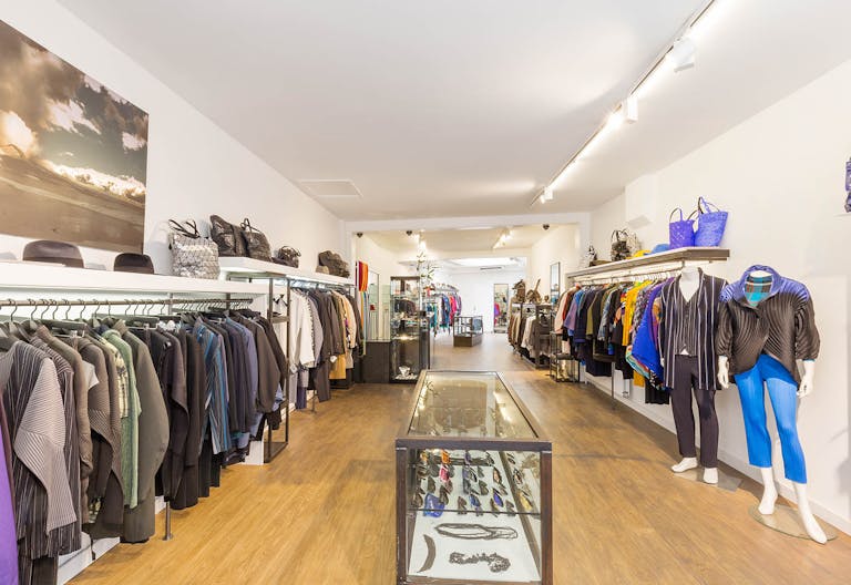 Elegant Retail Space in Centre - Image 0