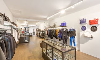 Elegant Retail Space in Centre - Image 1