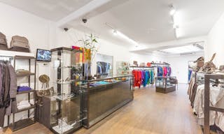 Elegant Retail Space in Centre - Image 2