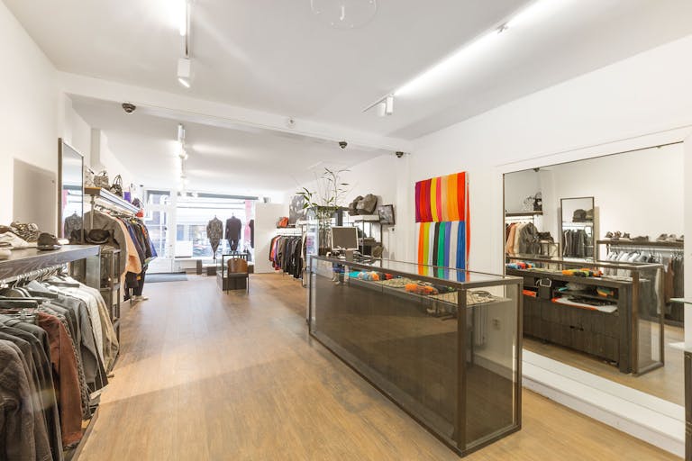 Elegant Retail Space in Centre - Image 3