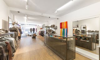 Elegant Retail Space in Centre - Image 3