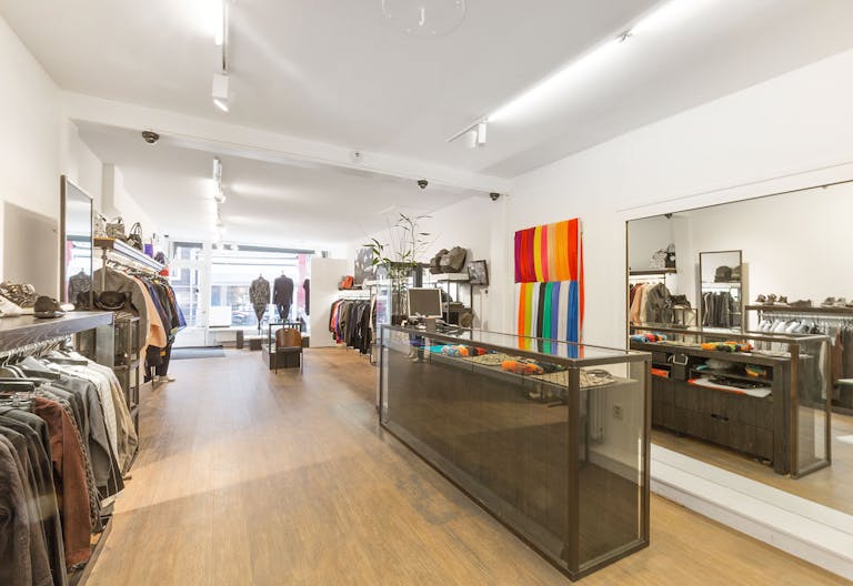 Elegant Retail Space in Centre - Image 3