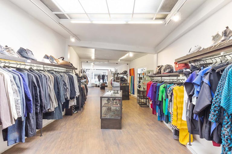 Elegant Retail Space in Centre - Image 4