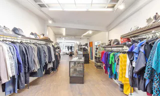 Elegant Retail Space in Centre - Image 4