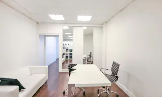 Retail Space in Paris 9th - Image 1