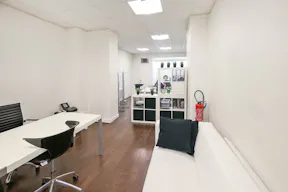 Retail Space in Paris 9th - Image 2