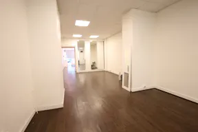 Retail Space in Paris 9th - Image 3