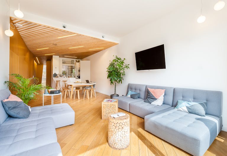 Champs-Elysées Showroom - Image 1