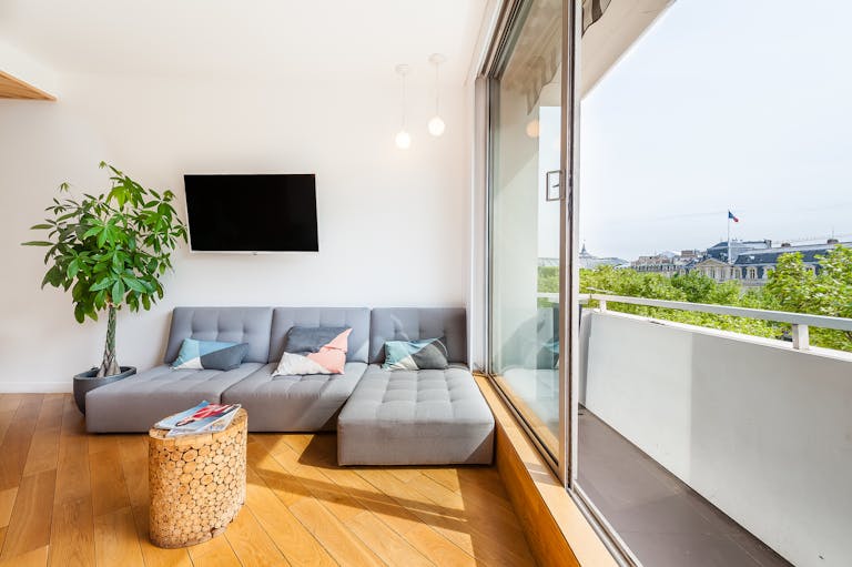 Champs-Elysées Showroom - Image 4