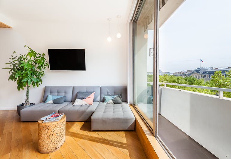 Champs-Elysées Showroom - Image 4