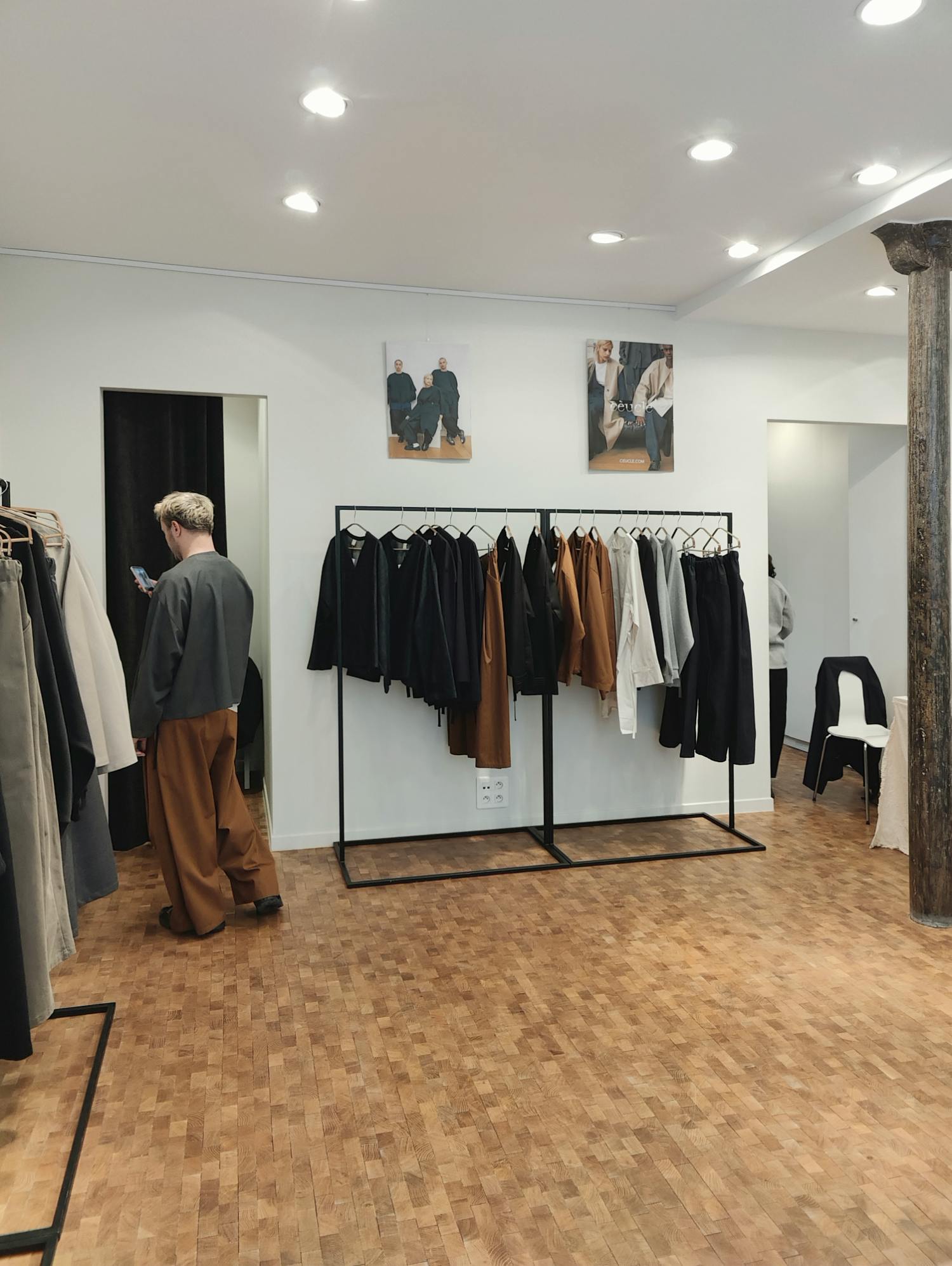 Modern 37 sqm Gallery and Showroom in Le Marais