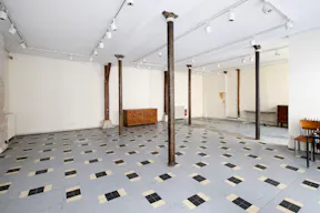 Showroom in Paris 10th - Image 1