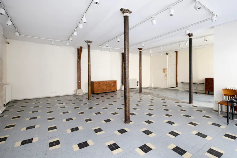 Showroom in Paris 10th - Image 1