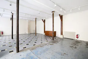 Showroom in Paris 10th - Image 2