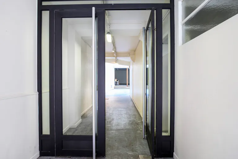 Showroom in Paris 10th - Image 3