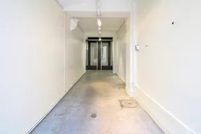 Showroom in Paris 10th - Image 4