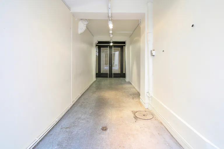 Showroom in Paris 10th - Image 4