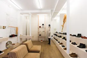 Classic Pop-Up Shop in Le Marais - Image 2