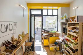 Charming Shop in Belleville - Image 1