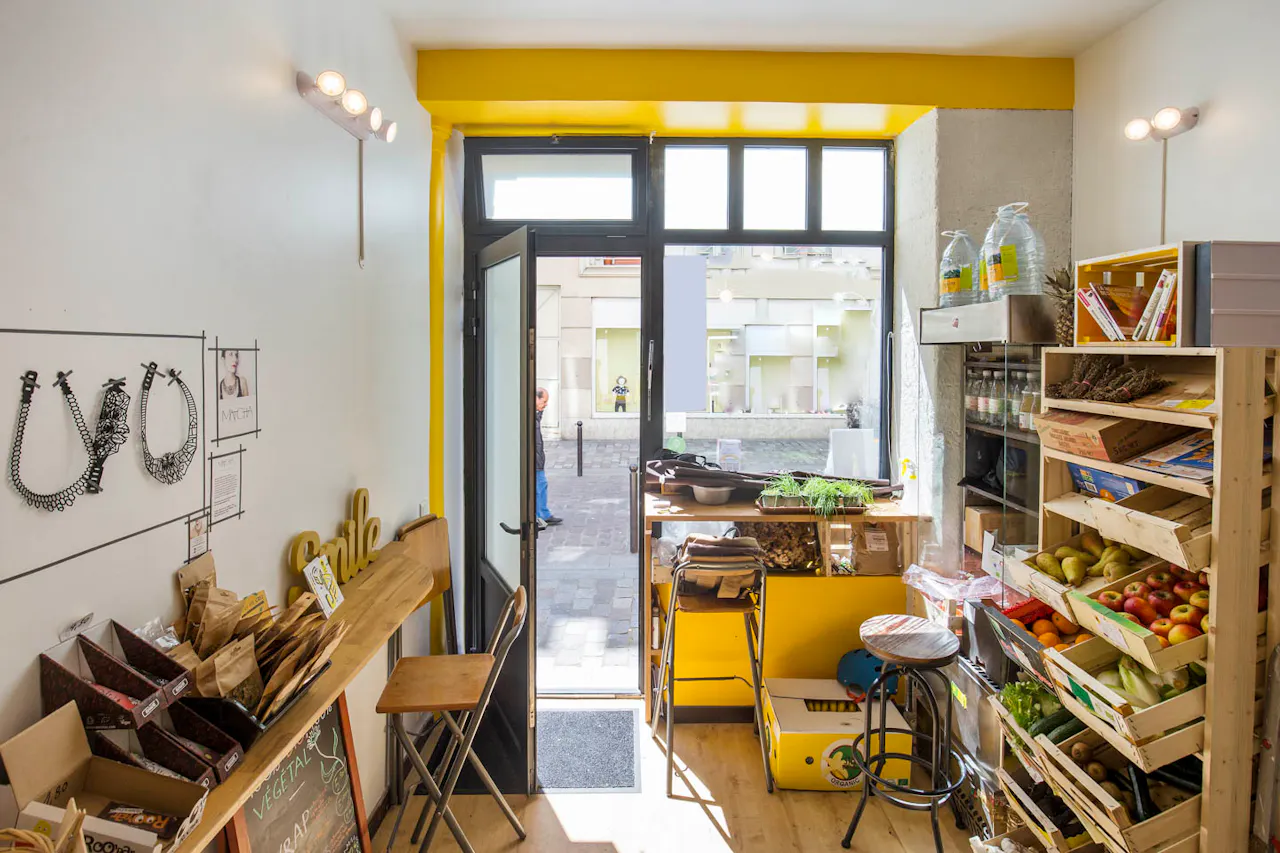 Charming Shop in Belleville - Image 1
