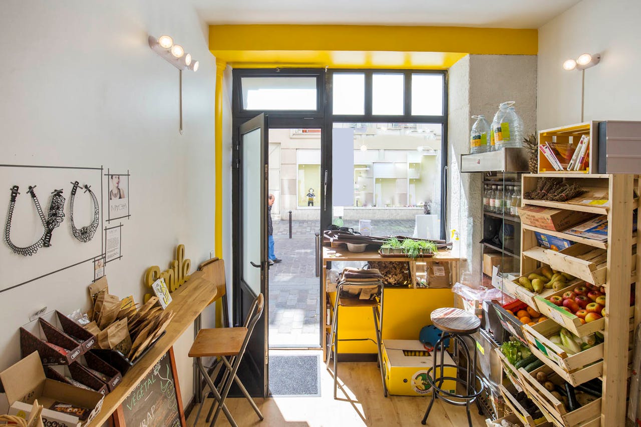 Charming Shop in Belleville - Image 1