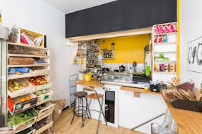 Charming Shop in Belleville - Image 2