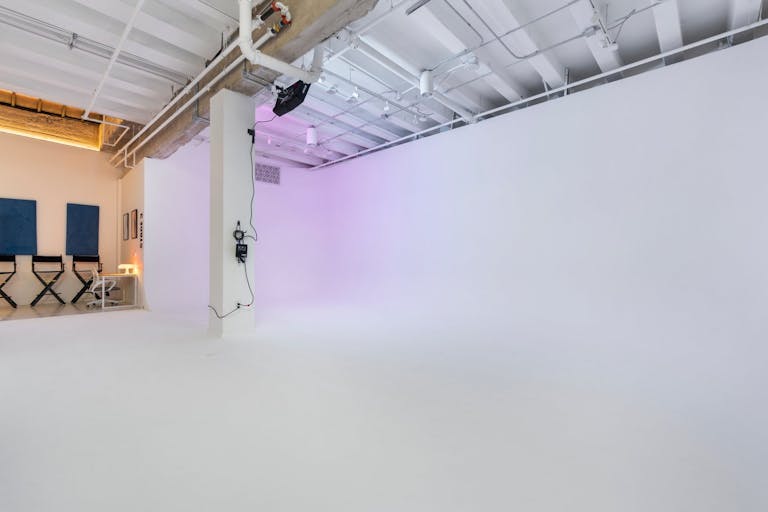 PRE-LIT (RGB) WHITE CYC STUDIO | PRIVATE HAIR, MAKEUP AND VANITY SPACE - Image 3