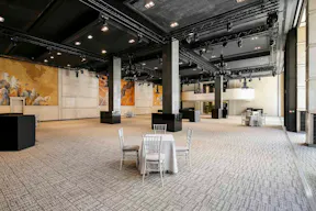 Stunning Place Vendôme Showroom - Image 0