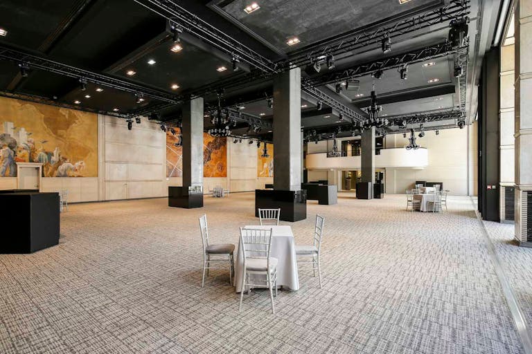 Stunning Place Vendôme Showroom - Image 0