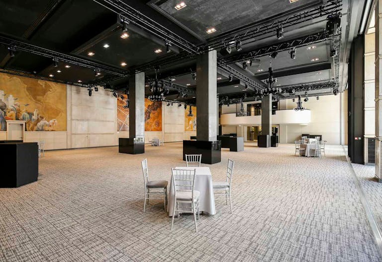 Stunning Place Vendôme Showroom - Image 0