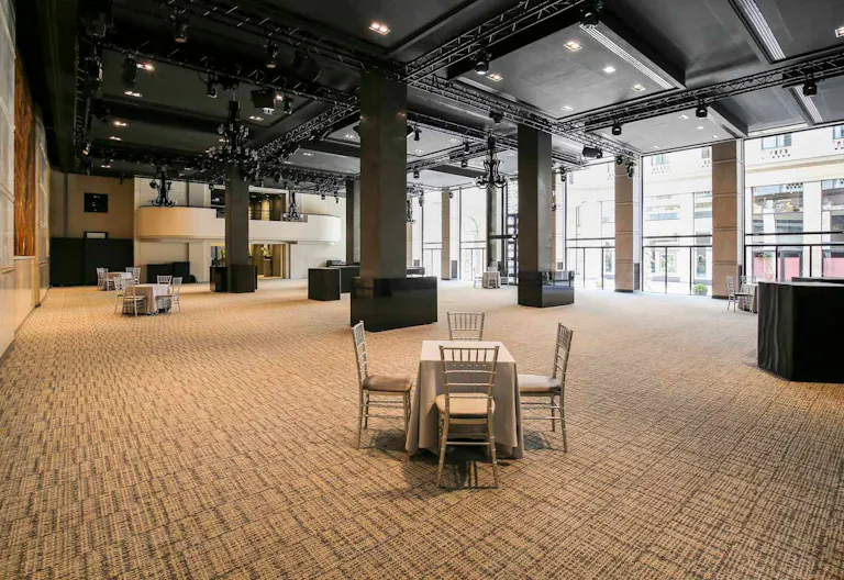 Stunning Place Vendôme Showroom - Image 1