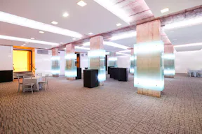 Stunning Place Vendôme Showroom - Image 2