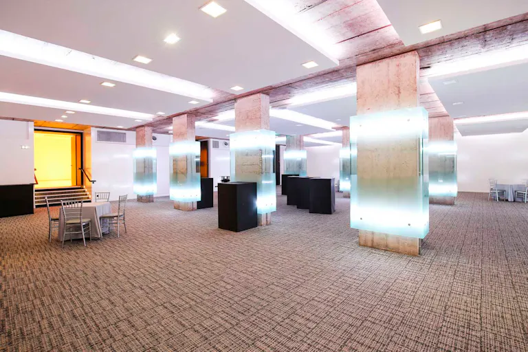 Stunning Place Vendôme Showroom - Image 2