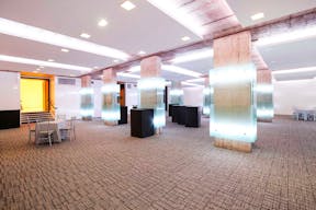 Stunning Place Vendôme Showroom - Image 2