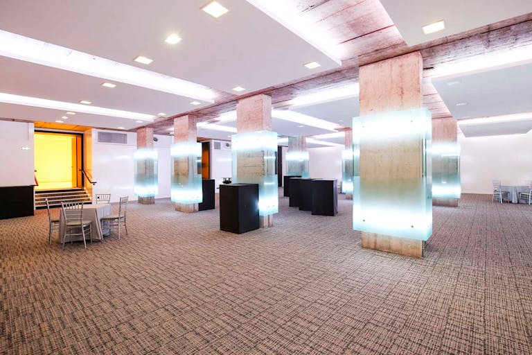 Stunning Place Vendôme Showroom - Image 2