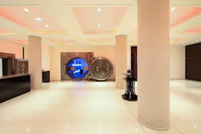Stunning Place Vendôme Showroom - Image 3