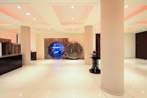 Stunning Place Vendôme Showroom - Image 3