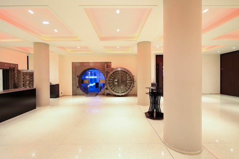 Stunning Place Vendôme Showroom - Image 3