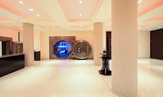 Stunning Place Vendôme Showroom - Image 3