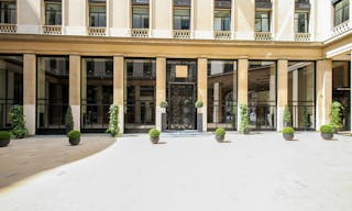 Stunning Place Vendôme Showroom - Image 4