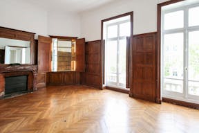 Showroom near Arc de Triomphe - Image 2