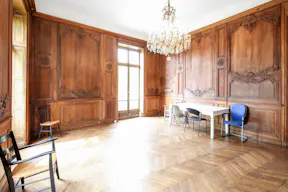Showroom near Arc de Triomphe - Image 3