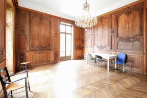 Showroom near Arc de Triomphe - Image 3