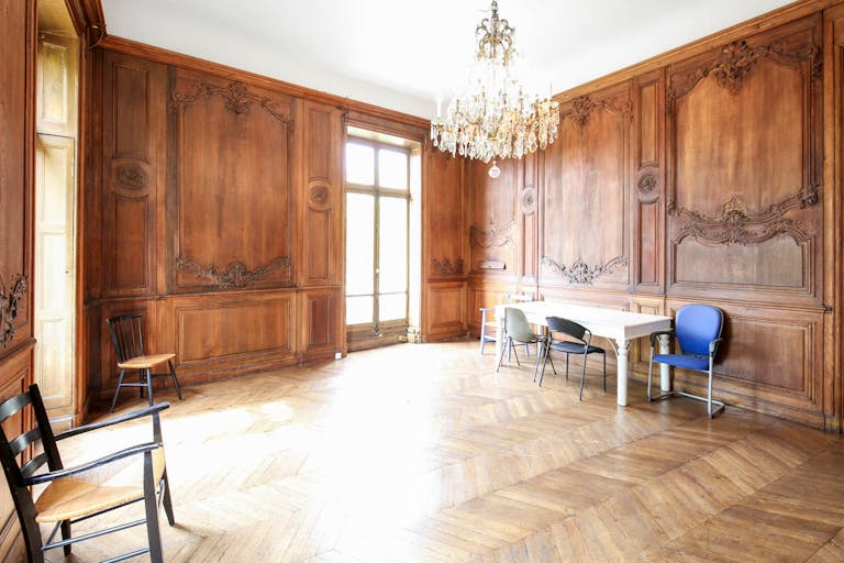 Showroom near Arc de Triomphe - Image 3