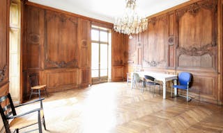 Showroom near Arc de Triomphe - Image 3