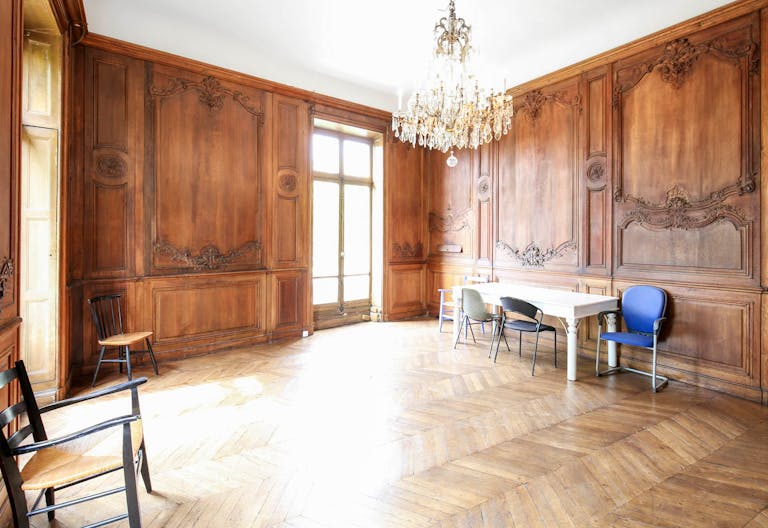 Showroom near Arc de Triomphe - Image 3